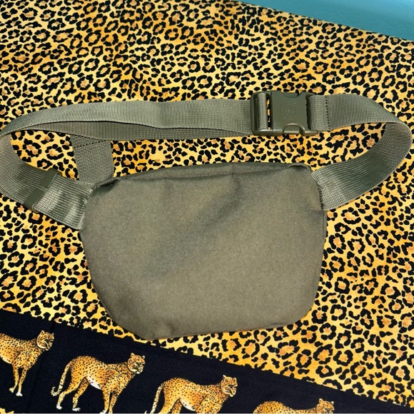 Herschel Supply Company Forest Green Crossbody Bag - Picture 2 of 4